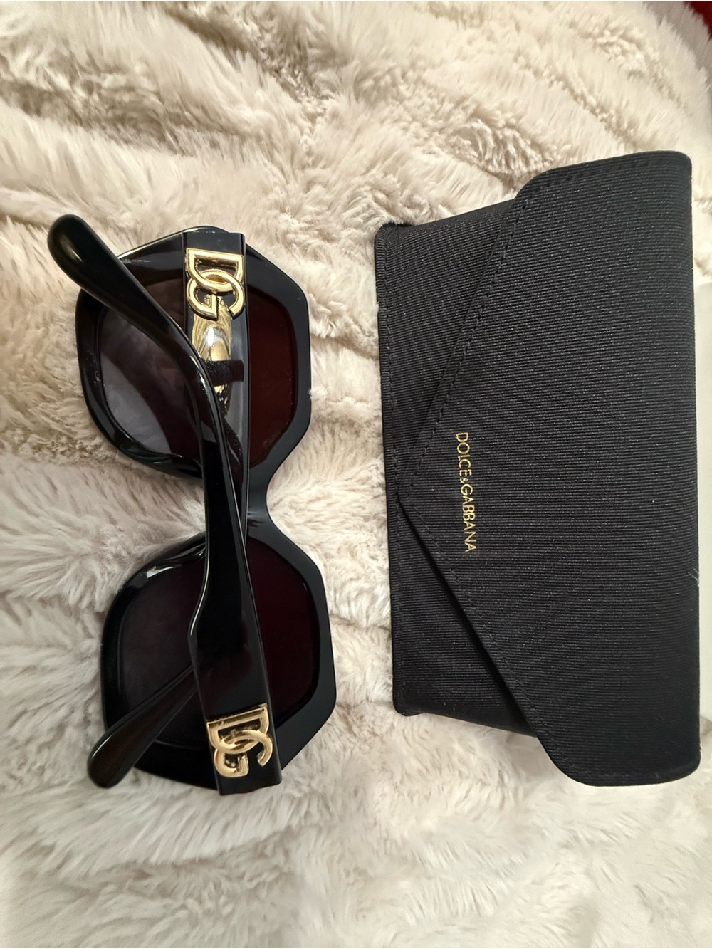 AUTHENTIC DOLCE & GABBANA OVERSIZED BLACK SUNGLASSES GOLD DG LOGO + CASE - Picture 2 of 2